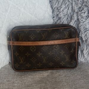 LOUIS VUITTON Compeigne 23 Clutch Monogram..Authentic!!!